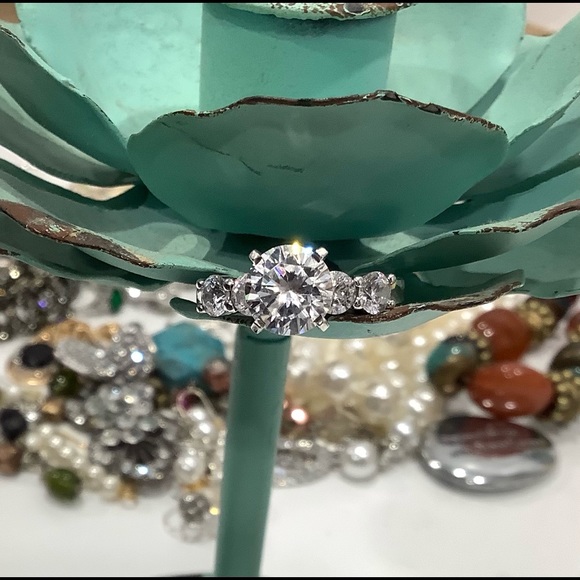 925 Sterling  CZ Ring 5 stones - Picture 10 of 17